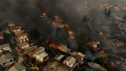 Incendios forestales en Chile: ya son 131 los muertos y hay más de un centenar de desaparecidos