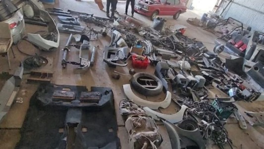 Investigan a policías entrerrianos por vender partes de vehículos secuestrados