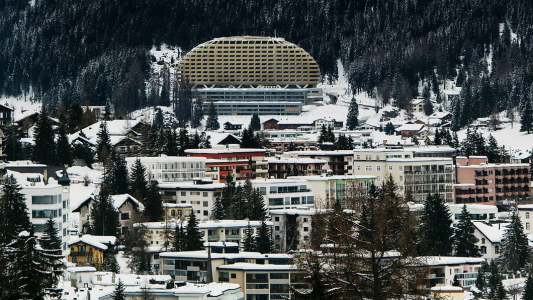 Un hotel suizo investigado por negarse a alquilar material para deportes de invierno a judíos