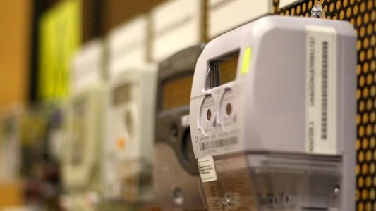 Tras anunciar aumento de 150% en tarifas de electricidad, el Gobierno avanza con instalación de "medidores inteligentes"