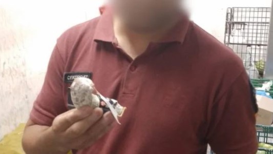 Echaron a un policía de la Ciudad por robarse un salame