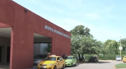 Córdoba: una mujer fue atacada por una jauría de perros callejeros mientras esperaba el colectivo