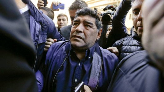 "Me voy caliente", dijo Maradona al salir de la AFA