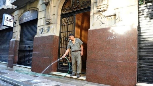 Impacto en las expensas: los encargados de edificios acordaron un 45% de aumento salarial para febrero