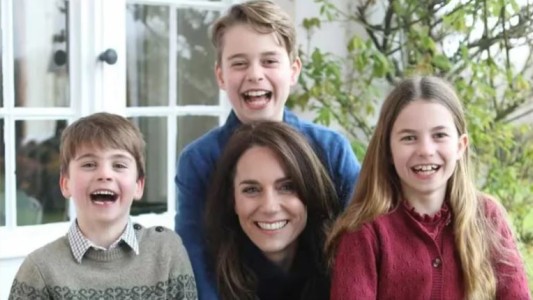 Kate Middleton tuvo que pedir disculpas por difundir una foto manipulada