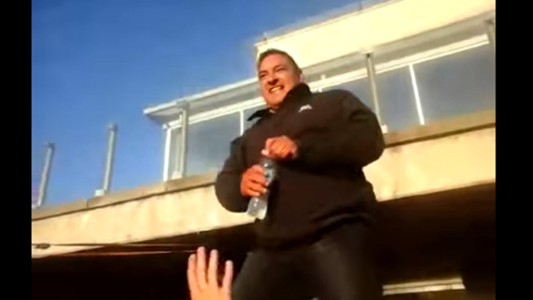 El patovica que es furor en Mar del Plata por sus pasos de baile