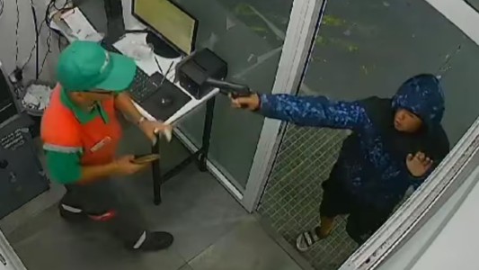 "Usan el método Bukele pero la pagamos nosotros", el dolor del papá del playero asesinado en Rosario