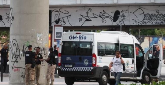 Un hombre secuestró un ómnibus en Río de Janeiro y mantuvo como rehenes a los pasajeros