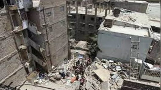 El derrumbe de un edificio provocó muertos y heridos en Indonesia