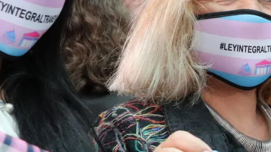 Fiscal pide que una prepaga reafilie a una mujer transgénero sin cobros extras