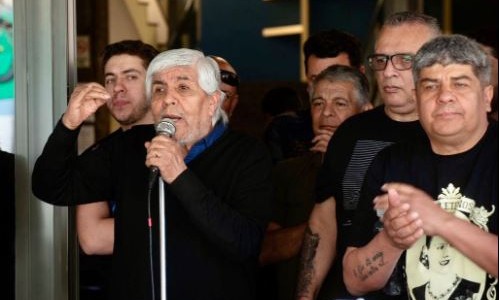 Hugo Moyano denuncia que YPF dejaría sin empleo a 2.000 camioneros