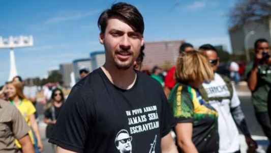Imputaron a hijo de Bolsonaro en investigación por lavado de dinero
