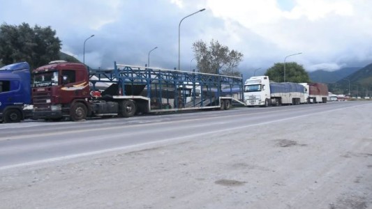 Jujuy busca resolver la dramática situación de camioneros varados