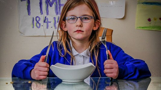 La increíble historia de la "niña biónica" que no sabe que es el dolor