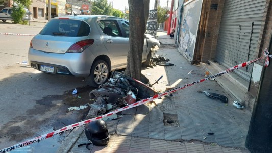 Le robaron a su mujer y los atropelló