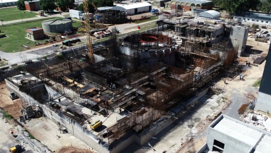 Milei frena la construcción de reactores nucleares y advierten nueva fuga de cerebros