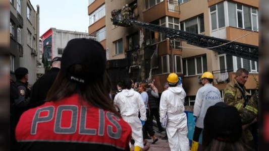 Tragedia en Estambul: murieron al menos 29 personas al incendiarse un local bailable