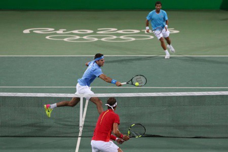 Del Potro no pudo repetir en dobles y cayó ante Nadal y López