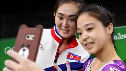 La selfie olímpica que desafía una guerra de 60 años entre las dos coreas