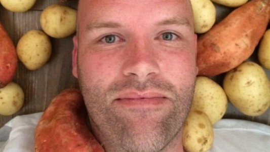 Comerá solo papa durante un año para luchar contra su adicción a la comida