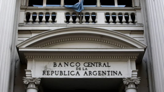 El Banco Central volvió a recortar la tasa de interés de referencia y la ubicó en 70%