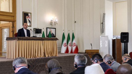 Irán considera “cerrado” el caso tras el ataque a Israel y le advierte que no responda