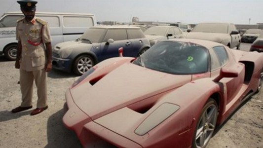 El hombre que destruyó su Ferrari en un choque una hora después de comprarla