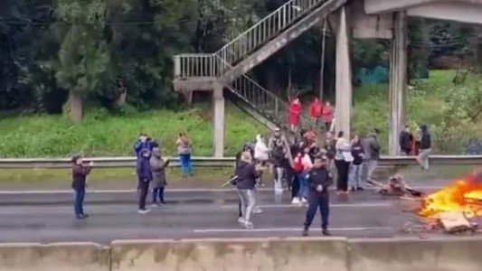 Caos en Panamericana: vecinos reclaman la construcción de un puente peatonal derrumbado en un choque