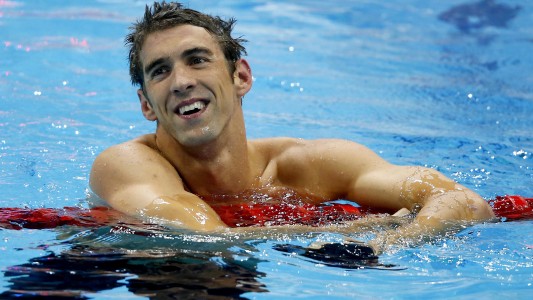 Phelps confesó que orina en la piscina