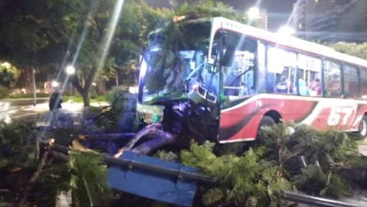 Violento choque entre dos colectivos en Juncal y Cerrito: 7 heridos