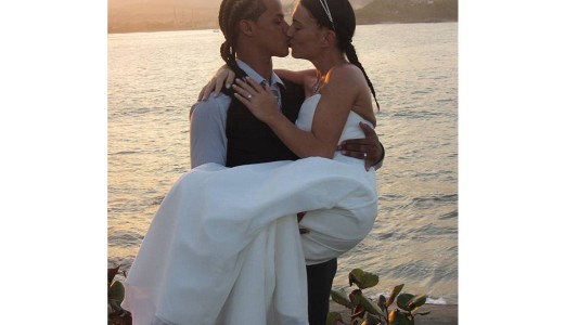 Mientras daba a luz, su novio y padre del niño se casó en secreto en otro país