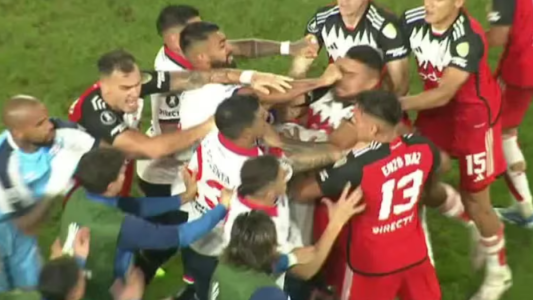 "No me cierra para roja": difundieron los audios del VAR en las polémicas de Nacional-River