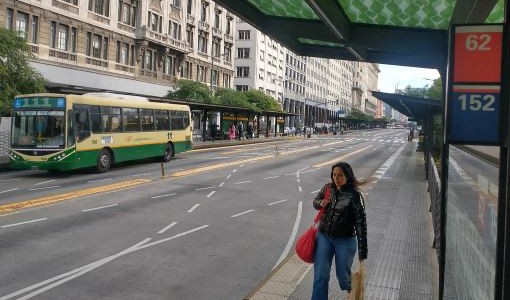 El paro de la CGT afecta a más de 6 millones y medio de personas que se movilizan en colectivos y trenes