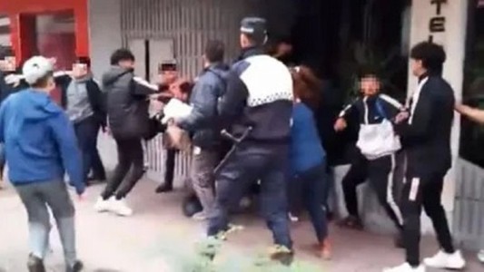 Peleas callejeras de estudiantes: ordenaron detenerlos, expulsarlos de los colegios y que paguen sus padres