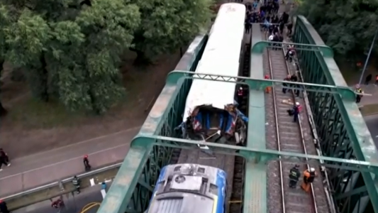 Choque y descarrilamiento de trenes en Palermo