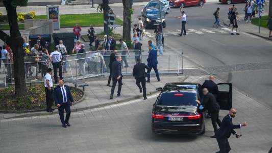 Tras el atentado, el primer ministro eslovaco está estable, pero sigue grave