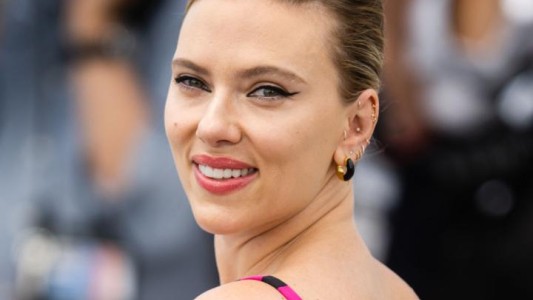 Scarlett Johansson acusa a OpenAI de imitar su voz despues de rechazar su oferta