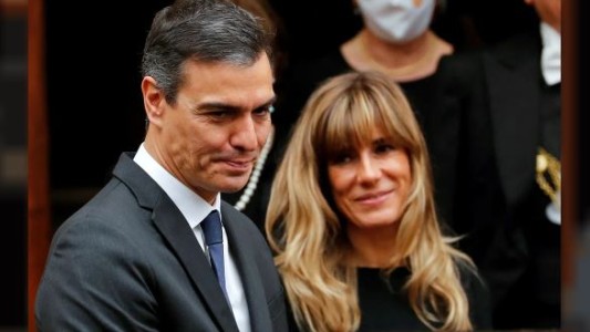 Quién es Begoña Gómez, la esposa de Pedro Sánchez a la que Milei acusó de “corrupta”