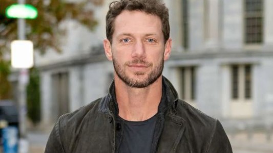 Estupor en Hollywood: mataron en un asalto a uno de los protagonistas de la serie de TV más antigua de EE.UU.