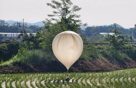Corea del Sur denuncia que Corea del Norte envía globos con excremento a la frontera