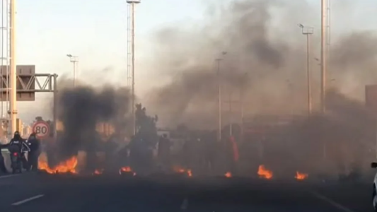 Caos de tránsito por un corte total en Puente La Noria