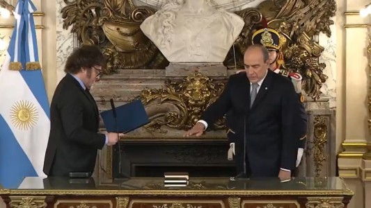 Javier Milei le tomó juramento a Guillermo Francos como jefe de Gabinete