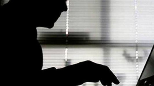 Grooming: detuvieron a un docente denunciado por pedirle fotos íntimas a sus alumnas