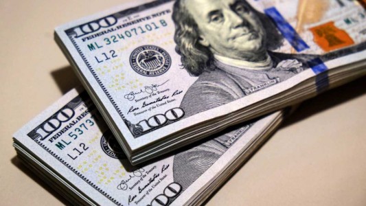 El dólar blue subió $30 y acompañó el salto que dieron los financieros en la jornada del lunes