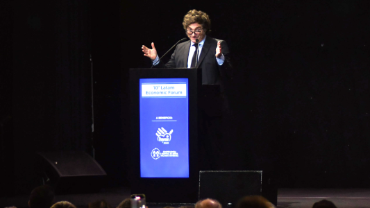 Milei ratificó que vetará la nueva fórmula jubilatoria y que echará a otros 50.000 estatales