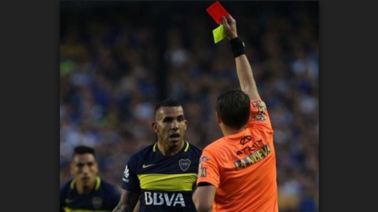 Angelici: "Entiendo el enojo de Tevez, pero la decisión de Delfino fue correcta"