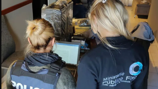 Desarticularon una red de distribución de fotos sexuales que era operada por menores