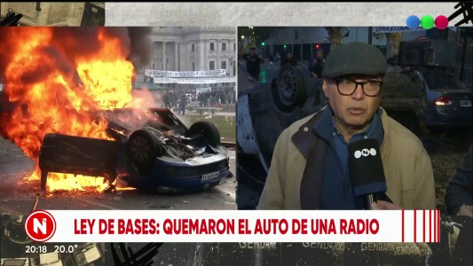 Las lágrimas del periodista al que le quemaron el móvil: "No quiero este país para mis hijos"