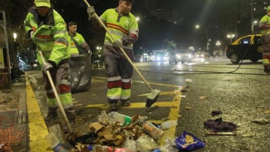 Tras la aprobación de la Ley Bases, comenzó la limpieza intensiva en la zona del Congreso