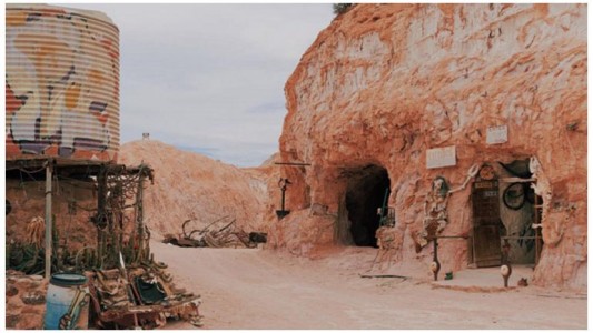 El pueblo de Australia que vive bajo tierra por las altas temperaturas